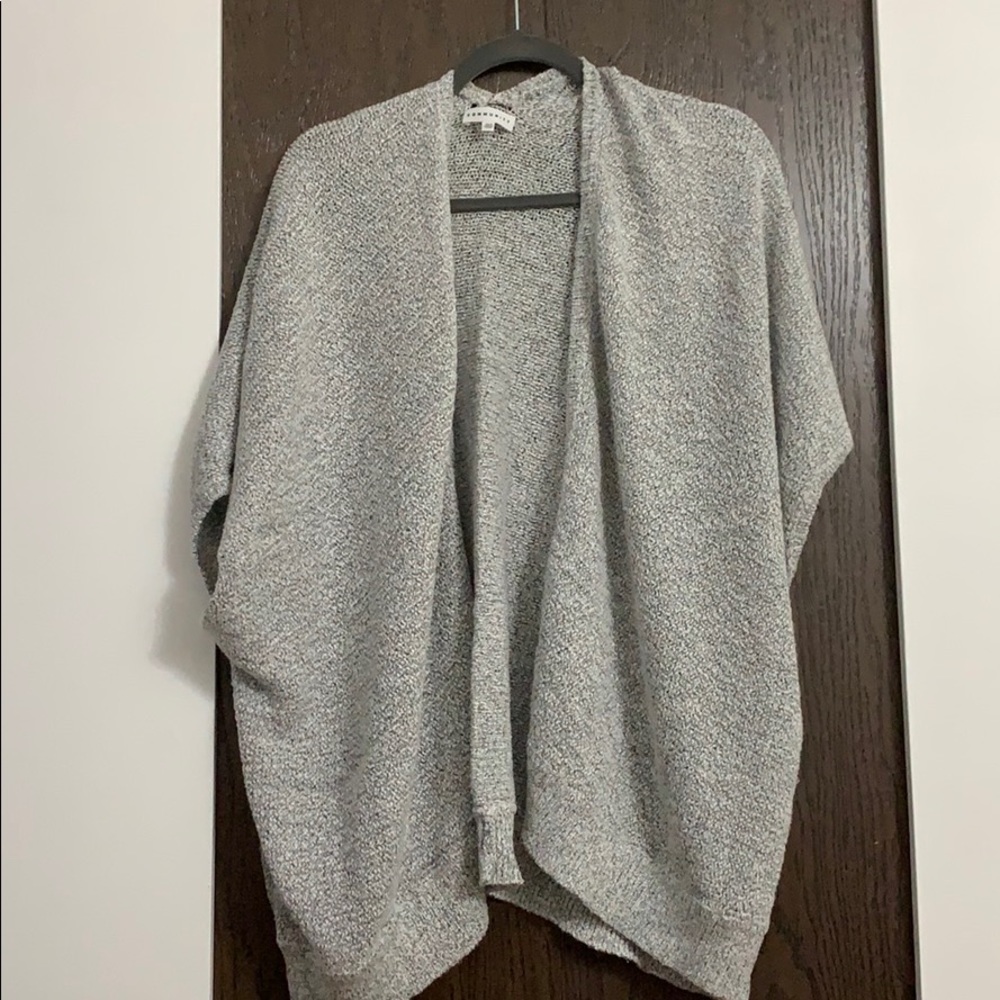 ARITZIA COMMUNITY ICONIC CAPE